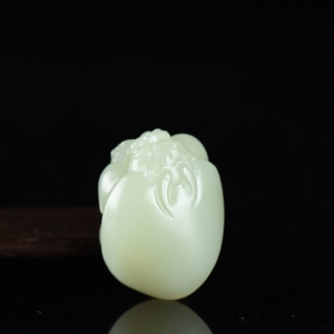 籽料和田白玉龙龟吊坠