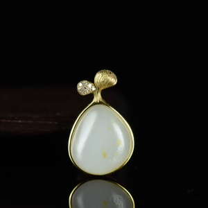 18K籽料和田玉原石吊坠