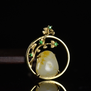 18K籽料和田玉迎幸吊坠