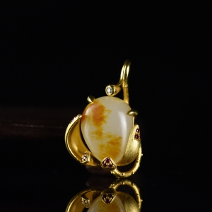 18K籽料和田玉幽莲吊坠