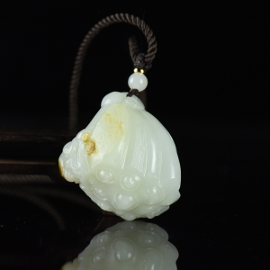 籽料和田白玉莲蓬吊坠