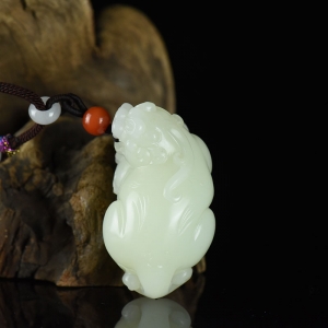 籽料和田白玉貔貅手把件