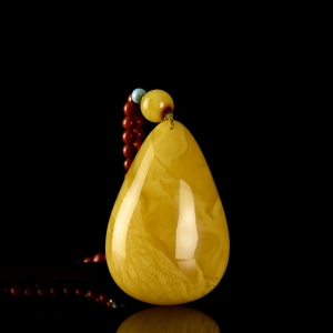 白花蜜鸡油红蜜蜡水滴吊坠