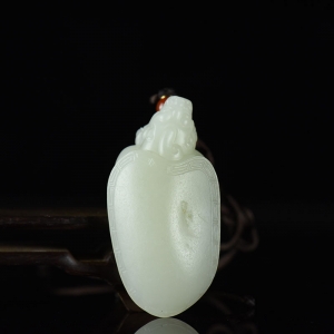籽料和田白玉龙龟吊坠