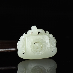 籽料和田白玉府上有龙吊坠