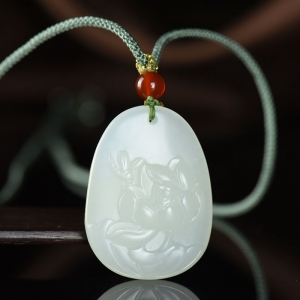 籽料和田白玉花开富贵吊坠