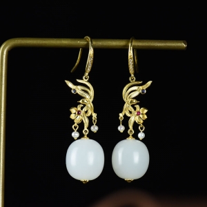 18K籽料和田白玉凤凰耳坠