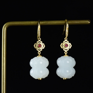 18K籽料和田白玉并蒂莲耳坠