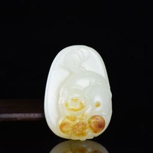 籽料和田白玉福猪吊坠