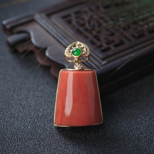 18KMOMO珊瑚梯形吊坠