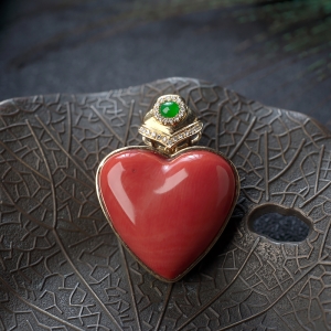 18KMOMO珊瑚心形吊坠