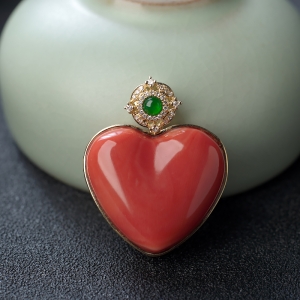 18KMOMO珊瑚心形吊坠