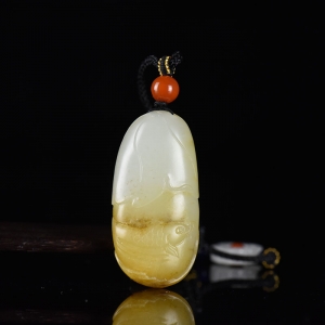 籽料和田白玉年年有余吊坠