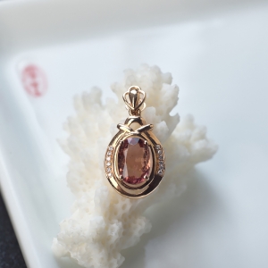 18K粉色碧玺吊坠