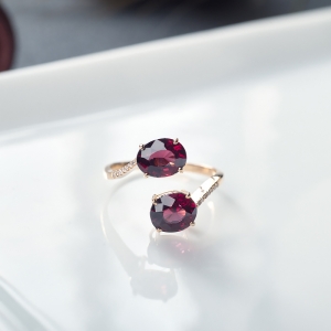 18K紫红石榴石戒指