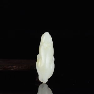 籽料和田白玉子鼠吊坠