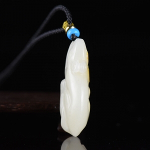 籽料和田白玉子鼠吊坠