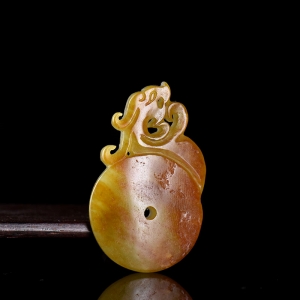 籽料和田玉黄沁辰龙吊坠