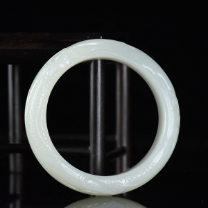 56.5mm籽料和田白玉飞龙在天手镯