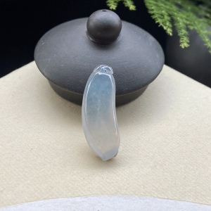 冰种晴水翡翠福瓜吊坠