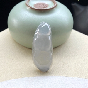 冰种晴水翡翠福豆吊坠