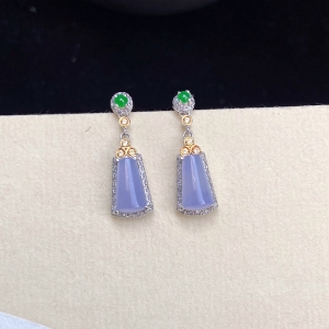 18K冰种紫罗兰翡翠耳坠