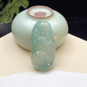 糯冰种浅绿翡翠幽莲吊坠
