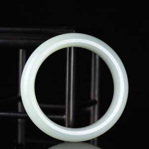 56.5mm籽料和田白玉手镯