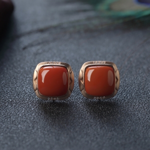 18K柿子红南红方形耳钉