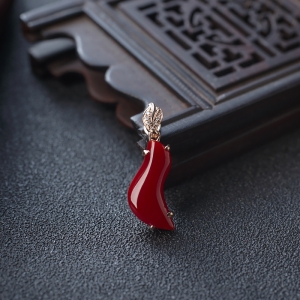 18K阿卡牛血红珊瑚随形吊坠