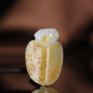 籽料和田白玉龙龟吊坠