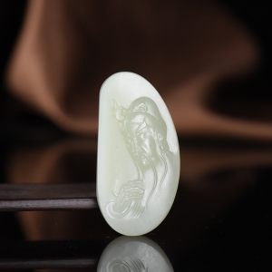 籽料和田白玉关公吊坠