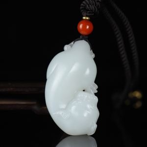 籽料和田白玉貔貅手把件