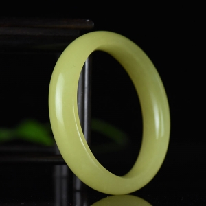 56.5mm山料和田黄玉手镯