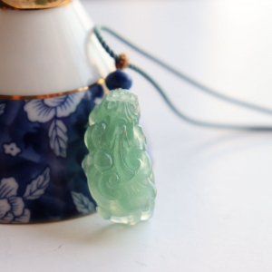 糯冰种油青翡翠貔貅吊坠