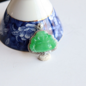 18k糯冰种翠绿翡翠弥勒佛吊坠