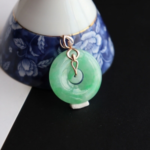 18k糯冰种飘翠翡翠平安扣吊坠