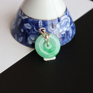 18k糯冰种飘翠翡翠平安扣吊坠