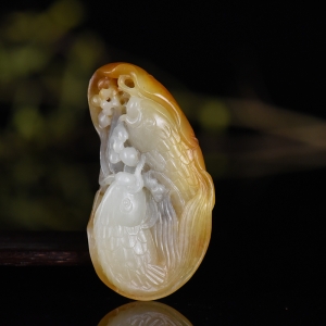 籽料和田玉年年有余吊坠