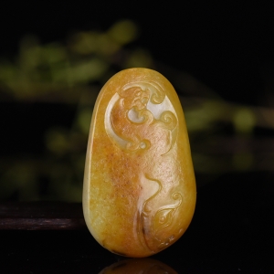 籽料和田玉龙之守护吊坠