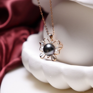 18k海水黑色珍珠项链