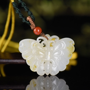 籽料和田白玉蝴蝶吊坠