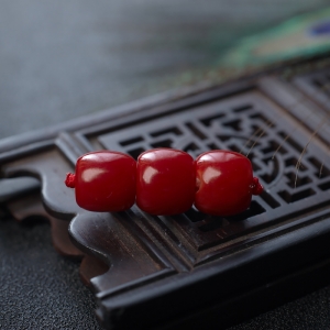 阿卡牛血红珊瑚桶珠（三件）