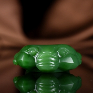 山料和田碧玉牛气冲天扳指