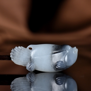 籽料和田玉青花金龙鱼吊坠