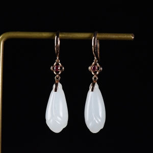 18K籽料和田玉玉兰花耳坠