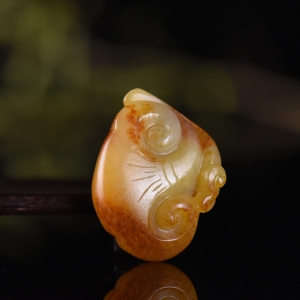 籽料和田玉黄沁如意吊坠