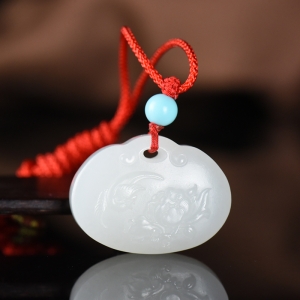 山料和田白玉花开富贵平安锁吊坠