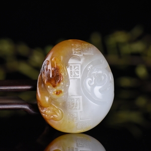 籽料和田白玉守护吊坠