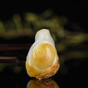 籽料和田白玉安居乐业吊坠